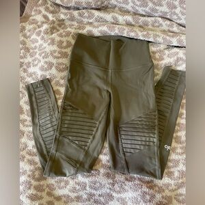 Alo leggings M, only worn once. Too tight on me!